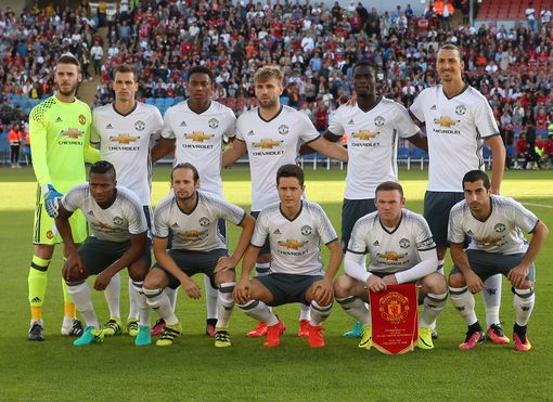 背景中隐约 背景中隐约